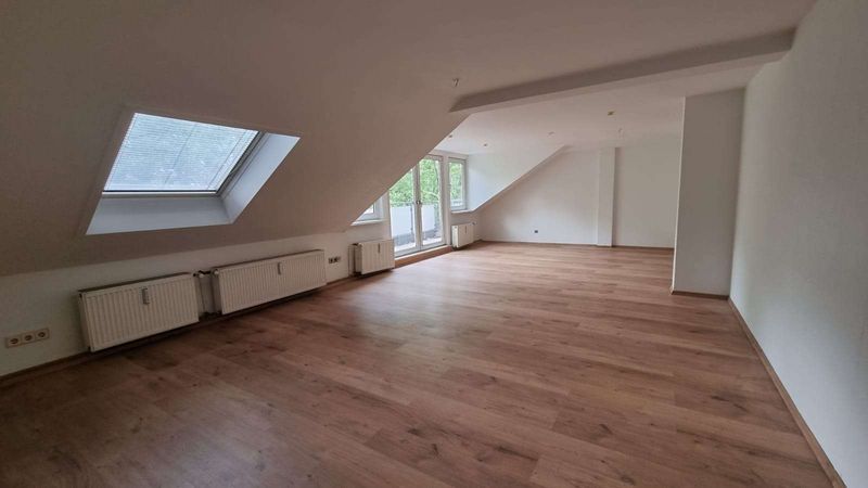 DG-Traum mit Balkon & XXL-Wohnzimmer in Duisburg-Röttgersbach